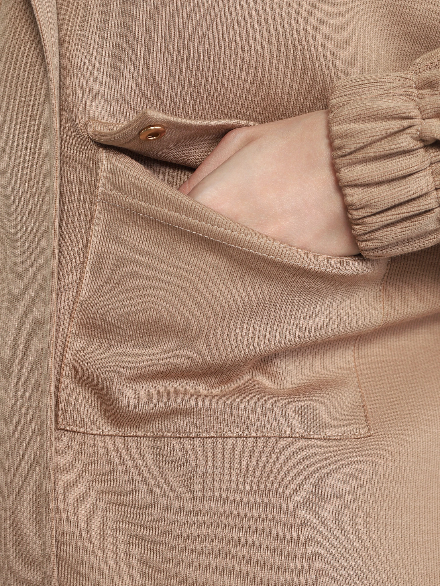 Жакет трикотажный бежевого цвета с кулиской по низу